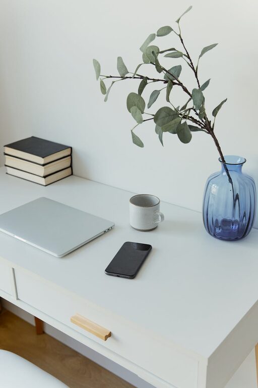 Simple Ways to Personalize Your Workspace for More Comfort and Productivity